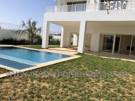 Villa haut standing neuve avec piscine à Souissi