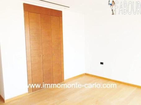 A vendre appartement de standing  avec  grande terrasse Souissi